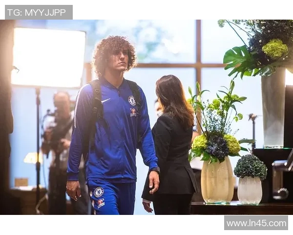 足球巨星亲临签售会与球迷零距离互动 共度激情时刻